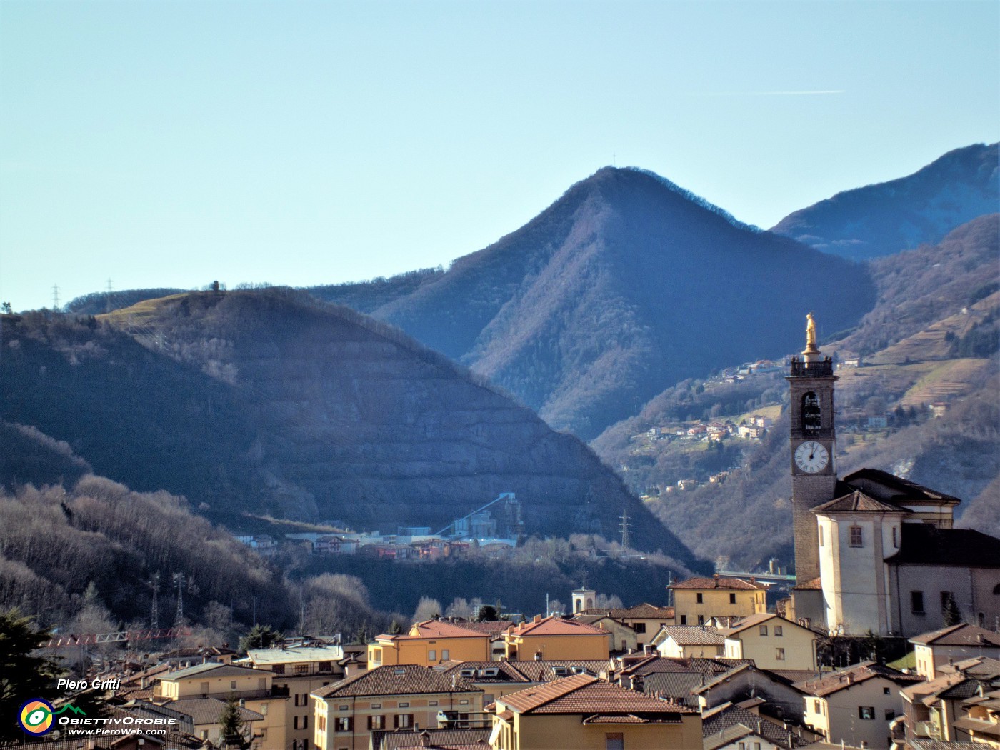 01 Monte Ubione visto dalla chiesa di Zogno.jpg